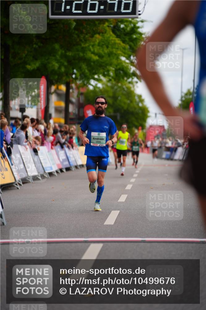20.09.2026 - PSD Bank Halbmarathon LAZAROV Photography http://msf.ph/oto/10499676 20.09.2026 11:26:47 Ziel 1950, 3886, 3998 meine-sportfotos.de