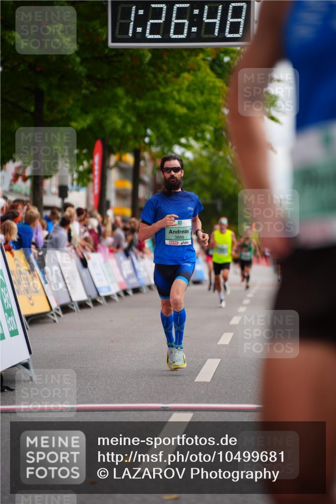 20.09.2026 - PSD Bank Halbmarathon LAZAROV Photography http://msf.ph/oto/10499681 20.09.2026 11:26:48 Ziel 1950, 3886, 3998 meine-sportfotos.de