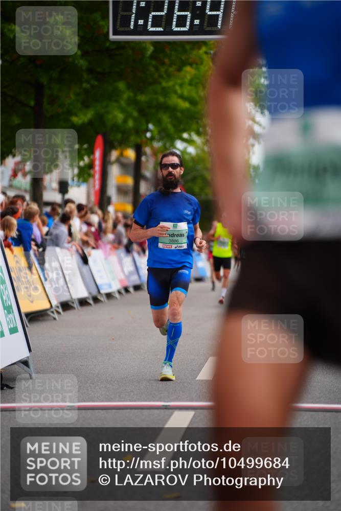 20.09.2026 - PSD Bank Halbmarathon LAZAROV Photography http://msf.ph/oto/10499684 20.09.2026 11:26:48 Ziel 1950, 3886, 3998 meine-sportfotos.de