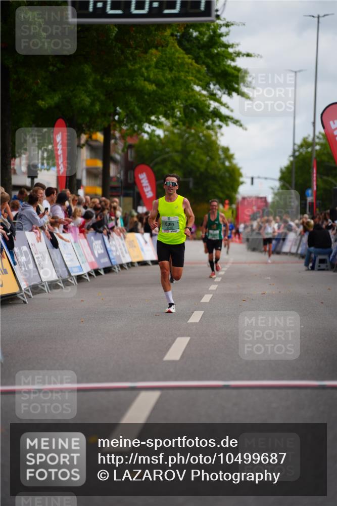 20.09.2026 - PSD Bank Halbmarathon LAZAROV Photography http://msf.ph/oto/10499687 20.09.2026 11:26:50 Ziel 1950, 2292, 3886, 3998 meine-sportfotos.de