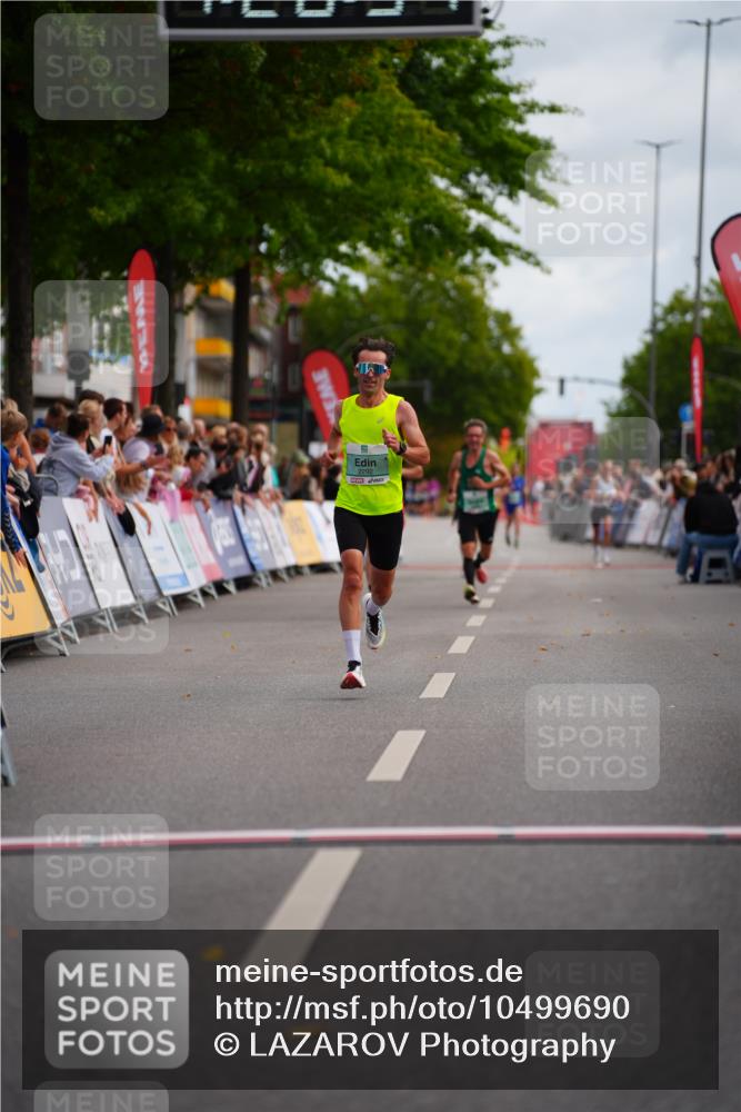 20.09.2026 - PSD Bank Halbmarathon LAZAROV Photography http://msf.ph/oto/10499690 20.09.2026 11:26:51 Ziel 1950, 2292, 3886, 3998 meine-sportfotos.de