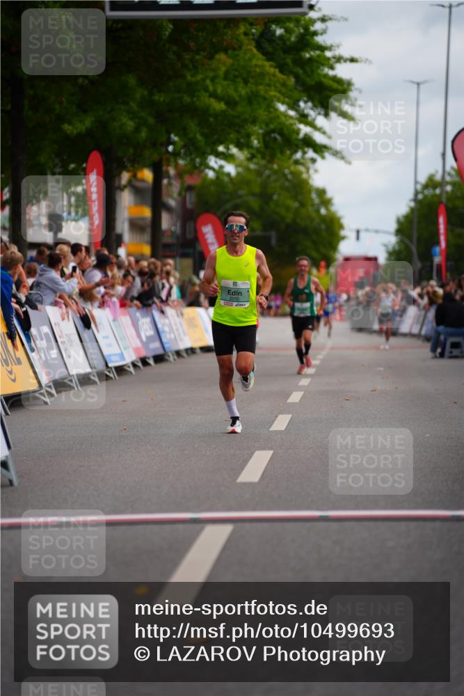 20.09.2026 - PSD Bank Halbmarathon LAZAROV Photography http://msf.ph/oto/10499693 20.09.2026 11:26:51 Ziel 1950, 2292, 3886, 3998 meine-sportfotos.de