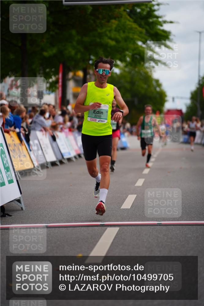 20.09.2026 - PSD Bank Halbmarathon LAZAROV Photography http://msf.ph/oto/10499705 20.09.2026 11:26:52 Ziel 1287, 2292, 3886, 3998, 4056 meine-sportfotos.de