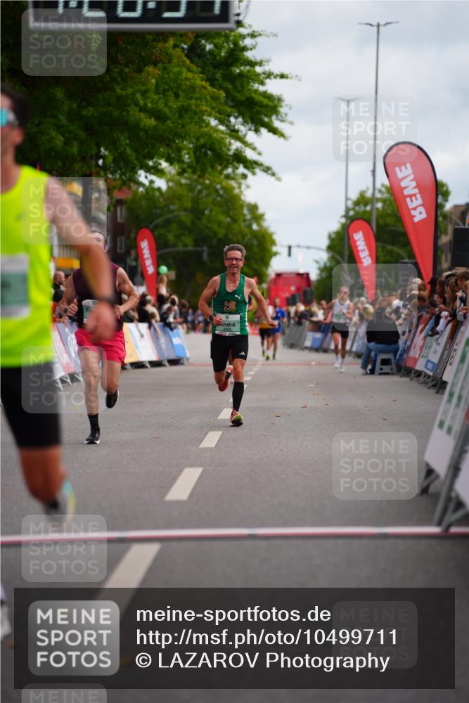 20.09.2026 - PSD Bank Halbmarathon LAZAROV Photography http://msf.ph/oto/10499711 20.09.2026 11:26:54 Ziel 1287, 2292, 3886, 4056 meine-sportfotos.de