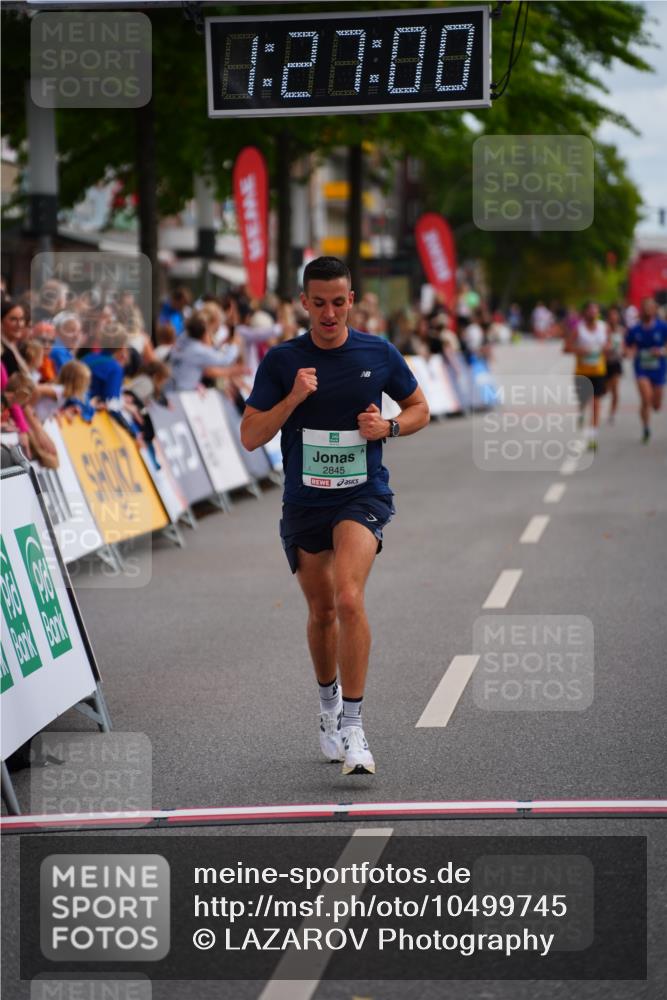 20.09.2026 - PSD Bank Halbmarathon LAZAROV Photography http://msf.ph/oto/10499745 20.09.2026 11:27:00 Ziel 1287, 2292, 2346, 2845, 4056 meine-sportfotos.de