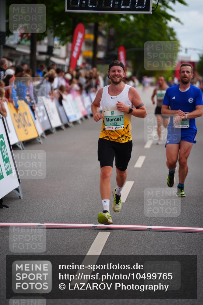 20.09.2026 - PSD Bank Halbmarathon LAZAROV Photography http://msf.ph/oto/10499765 20.09.2026 11:27:07 Ziel 1574, 2346, 2845, 4553 meine-sportfotos.de