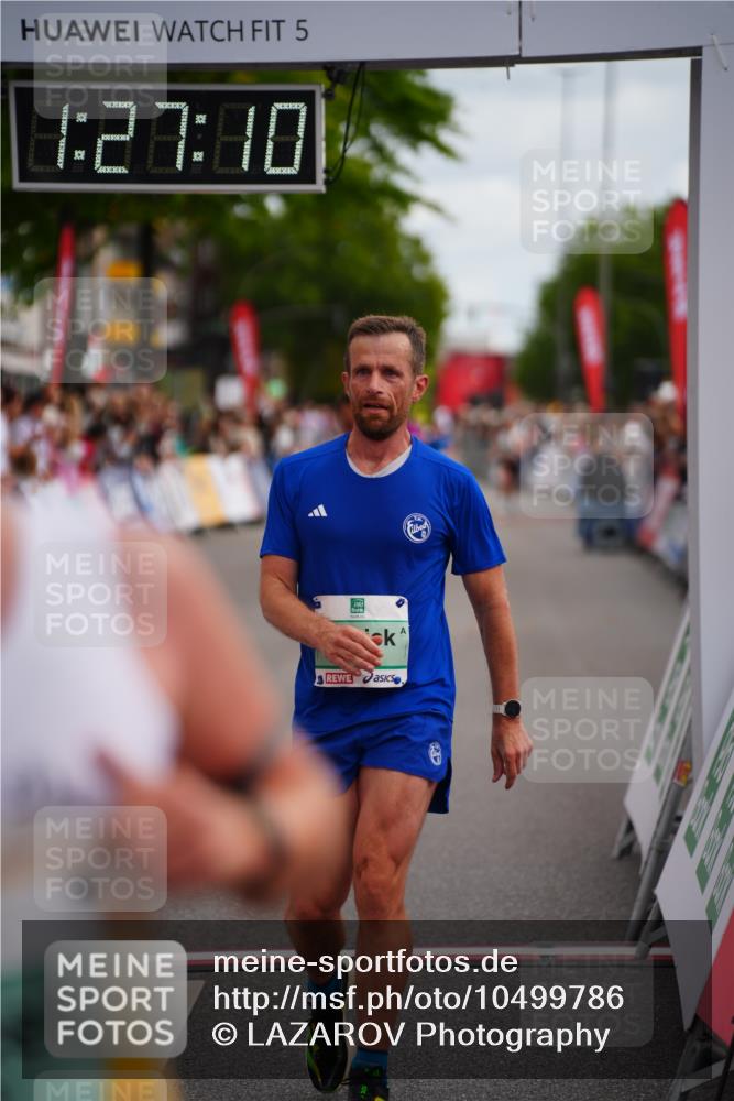20.09.2026 - PSD Bank Halbmarathon LAZAROV Photography http://msf.ph/oto/10499786 20.09.2026 11:27:09 Ziel 1574, 2346, 3870, 4553 meine-sportfotos.de