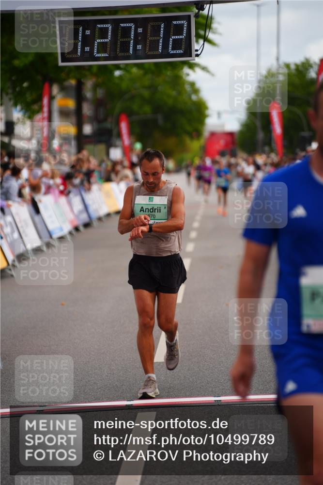 20.09.2026 - PSD Bank Halbmarathon LAZAROV Photography http://msf.ph/oto/10499789 20.09.2026 11:27:12 Ziel 1574, 3870, 4553 meine-sportfotos.de