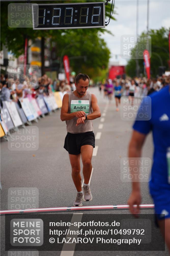 20.09.2026 - PSD Bank Halbmarathon LAZAROV Photography http://msf.ph/oto/10499792 20.09.2026 11:27:12 Ziel 1574, 3870, 4553 meine-sportfotos.de