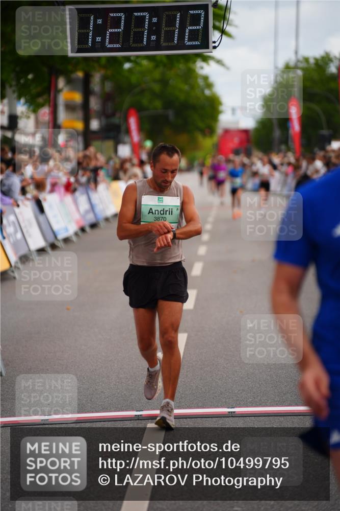 20.09.2026 - PSD Bank Halbmarathon LAZAROV Photography http://msf.ph/oto/10499795 20.09.2026 11:27:12 Ziel 1574, 3870, 4553 meine-sportfotos.de