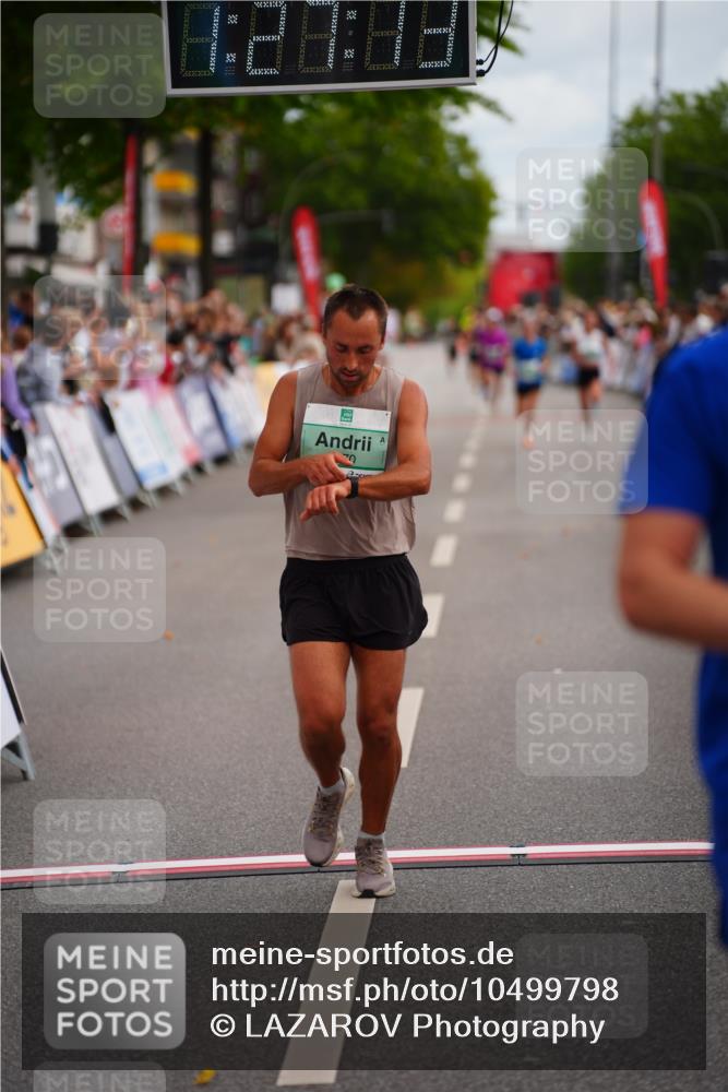 20.09.2026 - PSD Bank Halbmarathon LAZAROV Photography http://msf.ph/oto/10499798 20.09.2026 11:27:12 Ziel 1574, 3870, 4553 meine-sportfotos.de