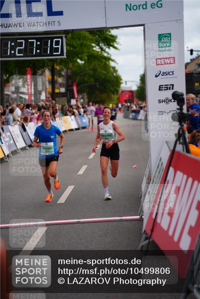 20.09.2026 - PSD Bank Halbmarathon LAZAROV Photography http://msf.ph/oto/10499806 20.09.2026 11:27:19 Ziel 1314, 2813, 3870 meine-sportfotos.de