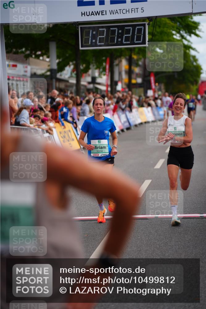 20.09.2026 - PSD Bank Halbmarathon LAZAROV Photography http://msf.ph/oto/10499812 20.09.2026 11:27:19 Ziel 1314, 2813, 3870 meine-sportfotos.de
