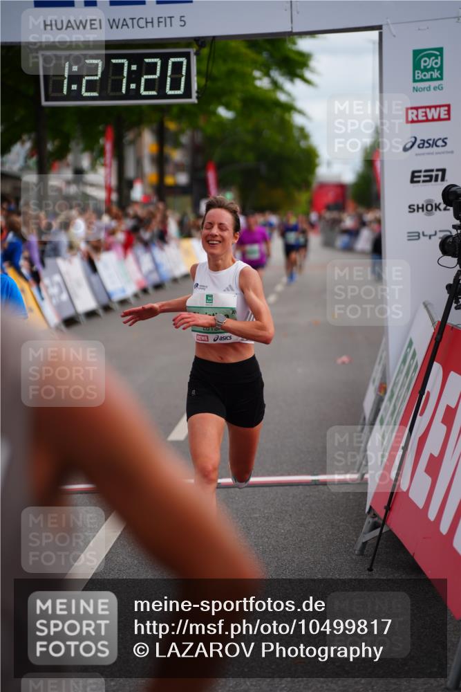 20.09.2026 - PSD Bank Halbmarathon LAZAROV Photography http://msf.ph/oto/10499817 20.09.2026 11:27:20 Ziel 1314, 2813, 3870 meine-sportfotos.de