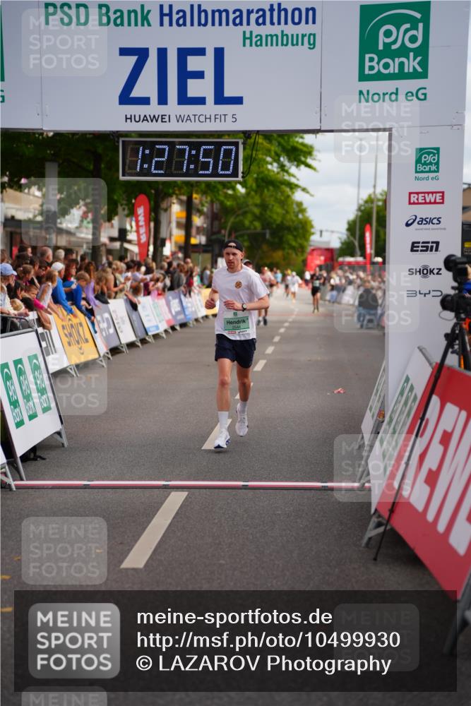 20.09.2026 - PSD Bank Halbmarathon LAZAROV Photography http://msf.ph/oto/10499930 20.09.2026 11:27:50 Ziel 2544, 3189, 3348, 3431 meine-sportfotos.de