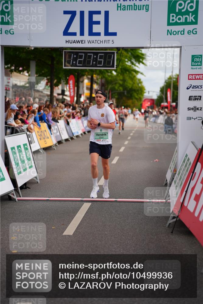 20.09.2026 - PSD Bank Halbmarathon LAZAROV Photography http://msf.ph/oto/10499936 20.09.2026 11:27:51 Ziel 2544, 3189, 3348, 3431 meine-sportfotos.de