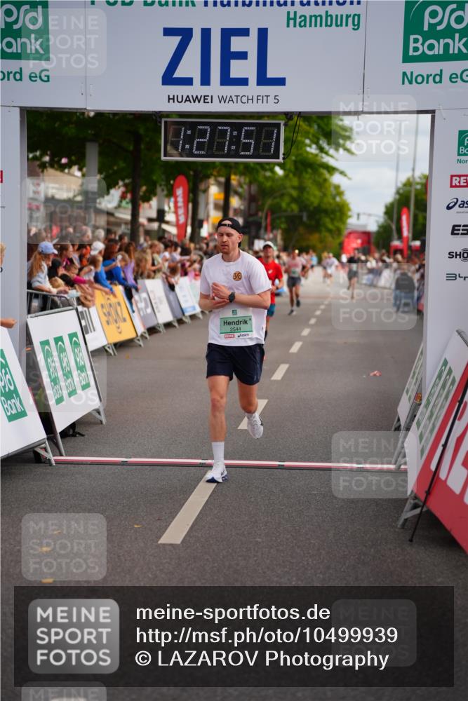 20.09.2026 - PSD Bank Halbmarathon LAZAROV Photography http://msf.ph/oto/10499939 20.09.2026 11:27:51 Ziel 2544, 3189, 3348, 3431 meine-sportfotos.de