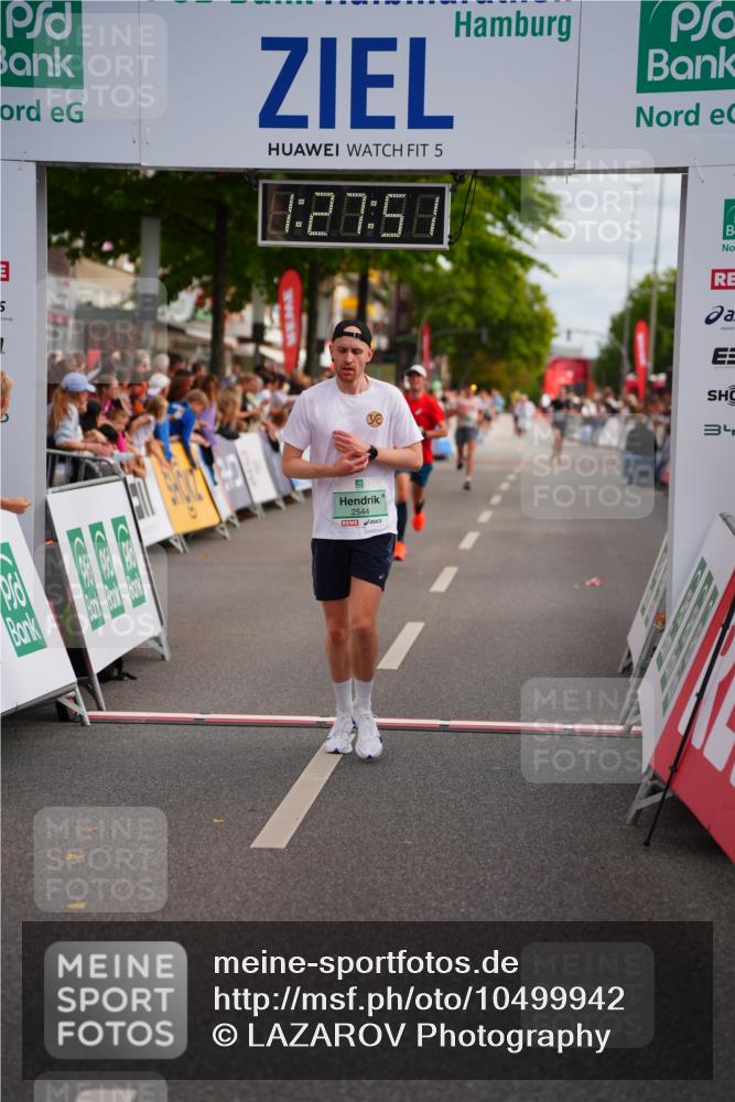 20.09.2026 - PSD Bank Halbmarathon LAZAROV Photography http://msf.ph/oto/10499942 20.09.2026 11:27:51 Ziel 2544, 3189, 3348, 3431 meine-sportfotos.de