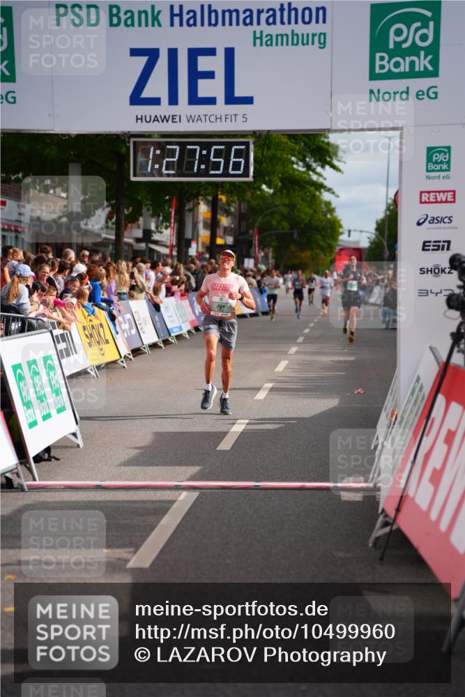 20.09.2026 - PSD Bank Halbmarathon LAZAROV Photography http://msf.ph/oto/10499960 20.09.2026 11:27:56 Ziel 2544, 3431, 4462 meine-sportfotos.de