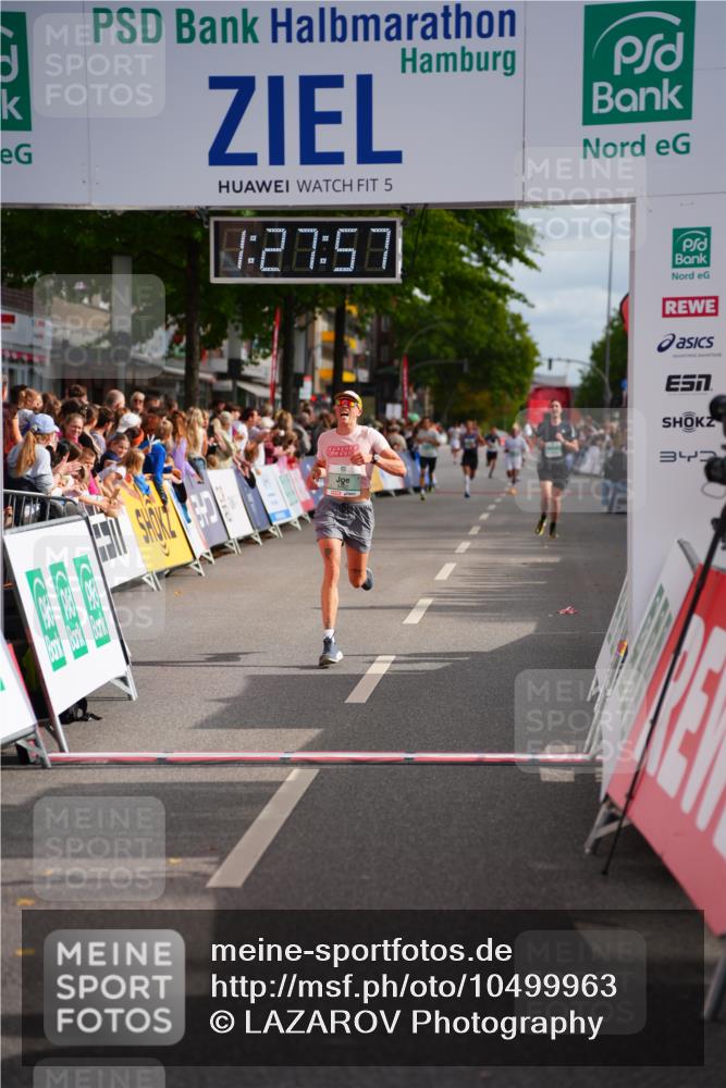 20.09.2026 - PSD Bank Halbmarathon LAZAROV Photography http://msf.ph/oto/10499963 20.09.2026 11:27:56 Ziel 2544, 3431, 4462 meine-sportfotos.de
