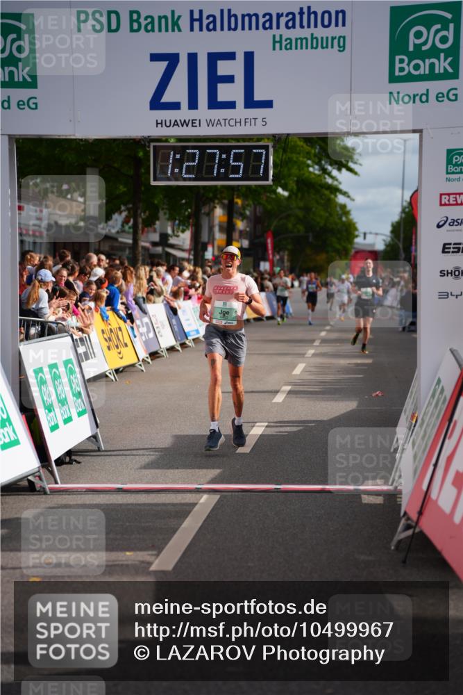 20.09.2026 - PSD Bank Halbmarathon LAZAROV Photography http://msf.ph/oto/10499967 20.09.2026 11:27:57 Ziel 2544, 3431, 4462 meine-sportfotos.de