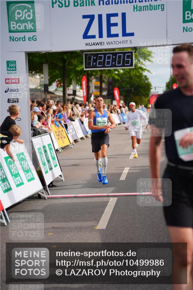 20.09.2026 - PSD Bank Halbmarathon LAZAROV Photography http://msf.ph/oto/10499986 20.09.2026 11:28:04 Ziel 1399, 1606, 3068, 4462, 4795 meine-sportfotos.de