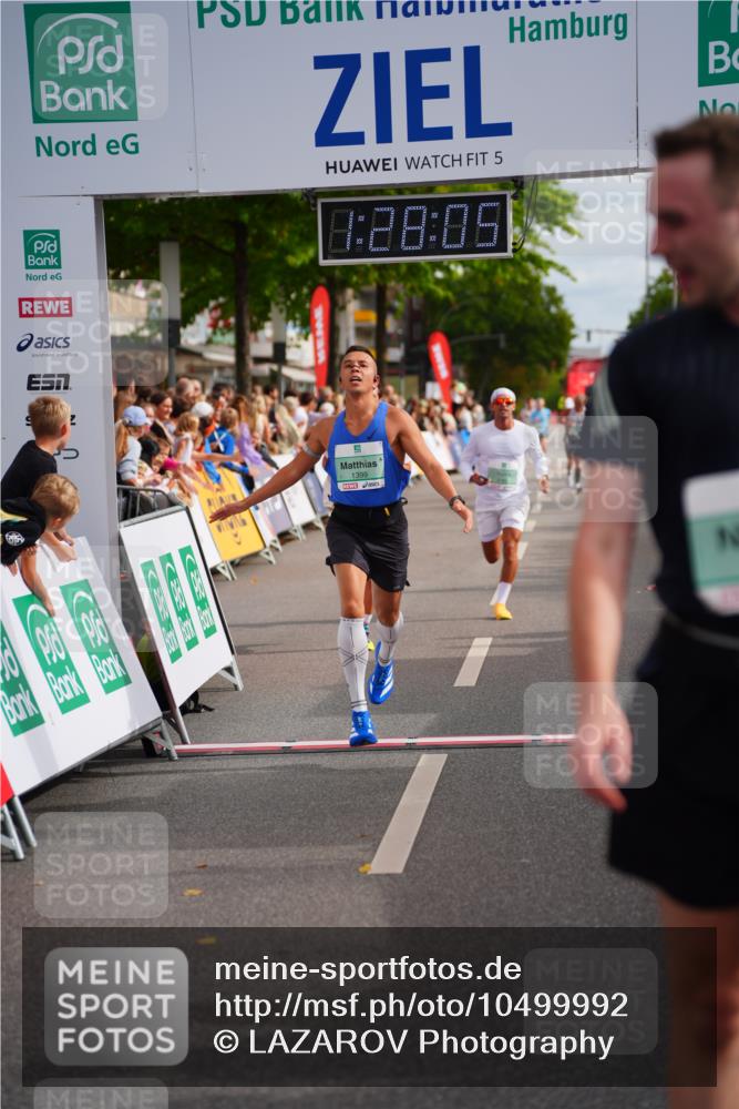 20.09.2026 - PSD Bank Halbmarathon LAZAROV Photography http://msf.ph/oto/10499992 20.09.2026 11:28:04 Ziel 1399, 1606, 3068, 4462, 4795 meine-sportfotos.de