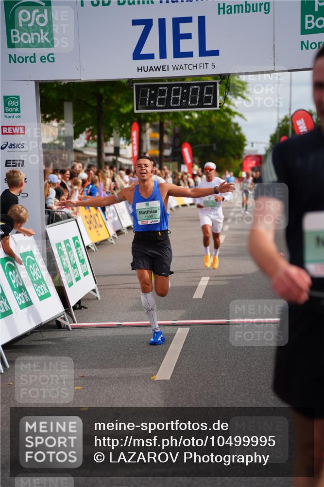 20.09.2026 - PSD Bank Halbmarathon LAZAROV Photography http://msf.ph/oto/10499995 20.09.2026 11:28:05 Ziel 1399, 1606, 3068, 4462, 4795 meine-sportfotos.de