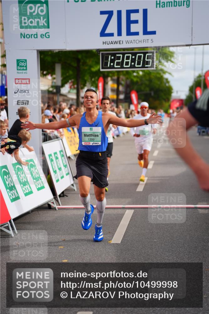 20.09.2026 - PSD Bank Halbmarathon LAZAROV Photography http://msf.ph/oto/10499998 20.09.2026 11:28:05 Ziel 1399, 1606, 3068, 4462, 4795 meine-sportfotos.de