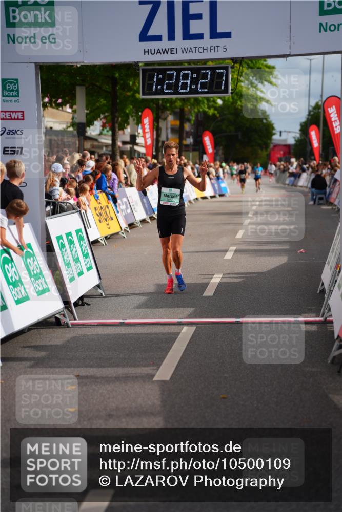 20.09.2026 - PSD Bank Halbmarathon LAZAROV Photography http://msf.ph/oto/10500109 20.09.2026 11:28:27 Ziel 3077 meine-sportfotos.de