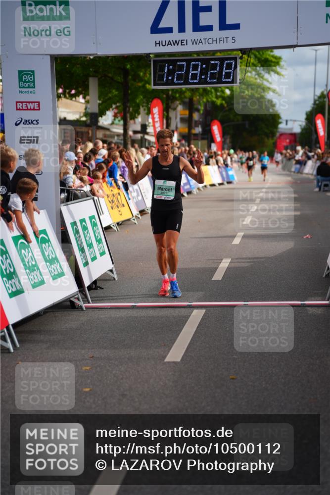 20.09.2026 - PSD Bank Halbmarathon LAZAROV Photography http://msf.ph/oto/10500112 20.09.2026 11:28:28 Ziel 3077 meine-sportfotos.de