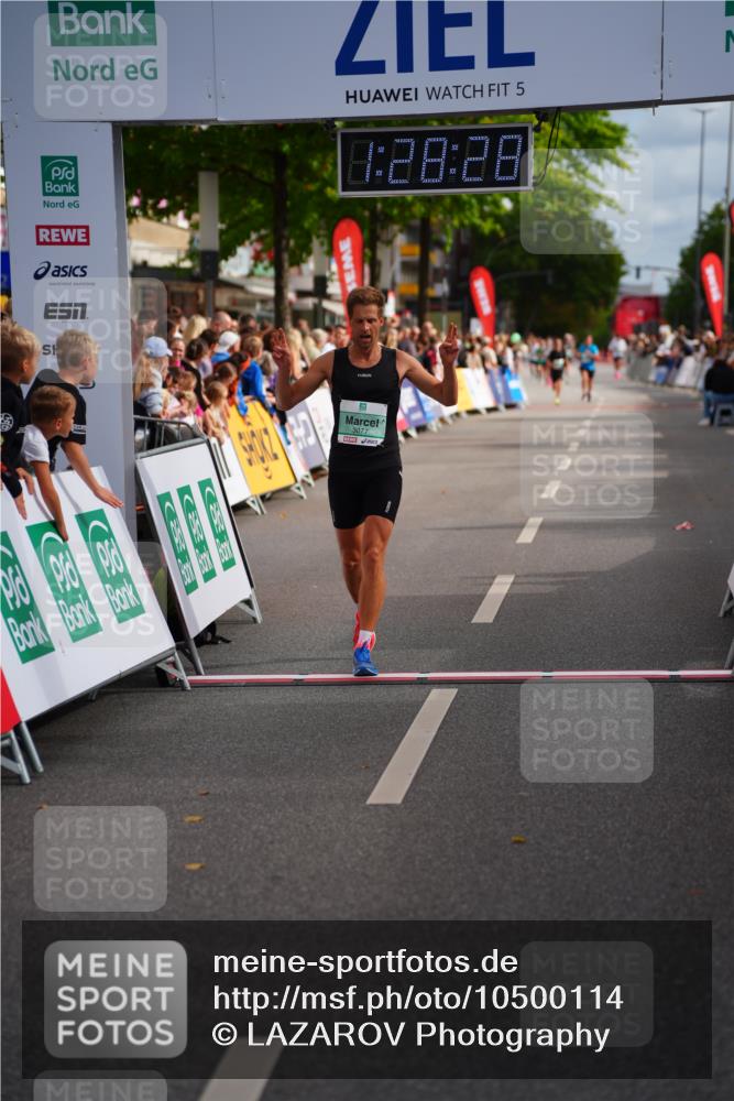 20.09.2026 - PSD Bank Halbmarathon LAZAROV Photography http://msf.ph/oto/10500114 20.09.2026 11:28:28 Ziel 3077 meine-sportfotos.de