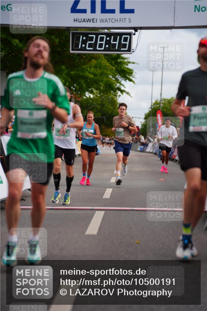 20.09.2026 - PSD Bank Halbmarathon LAZAROV Photography http://msf.ph/oto/10500191 20.09.2026 11:28:49 Ziel 1333, 1506, 2372, 2490, 2820, 3665, 4325 meine-sportfotos.de