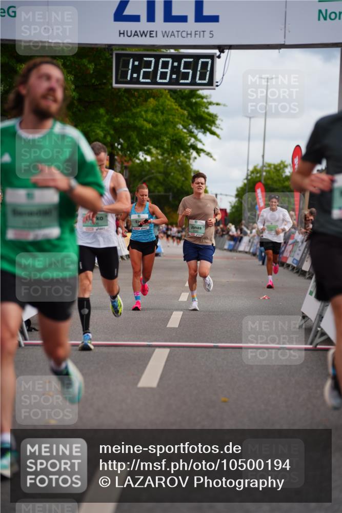 20.09.2026 - PSD Bank Halbmarathon LAZAROV Photography http://msf.ph/oto/10500194 20.09.2026 11:28:49 Ziel 1333, 1506, 2372, 2490, 2820, 3665, 4325 meine-sportfotos.de