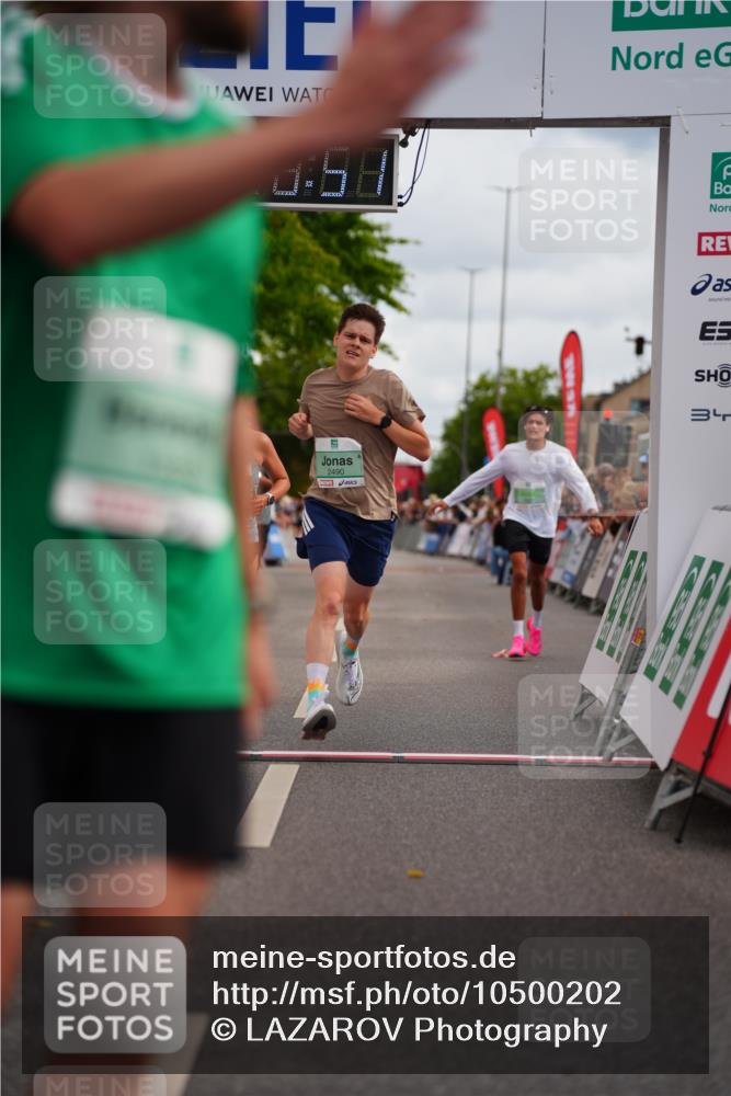 20.09.2026 - PSD Bank Halbmarathon LAZAROV Photography http://msf.ph/oto/10500202 20.09.2026 11:28:50 Ziel 1333, 1506, 2372, 2490, 3665, 4325 meine-sportfotos.de