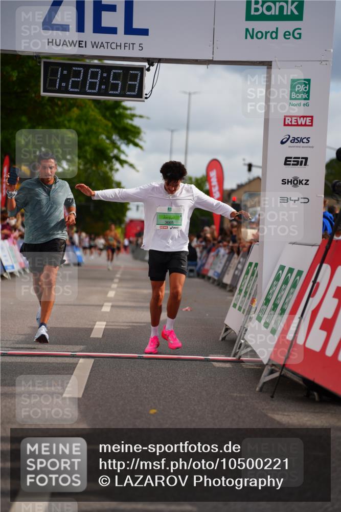 20.09.2026 - PSD Bank Halbmarathon LAZAROV Photography http://msf.ph/oto/10500221 20.09.2026 11:28:53 Ziel 1333, 1506, 2372, 2490, 3665, 4325 meine-sportfotos.de