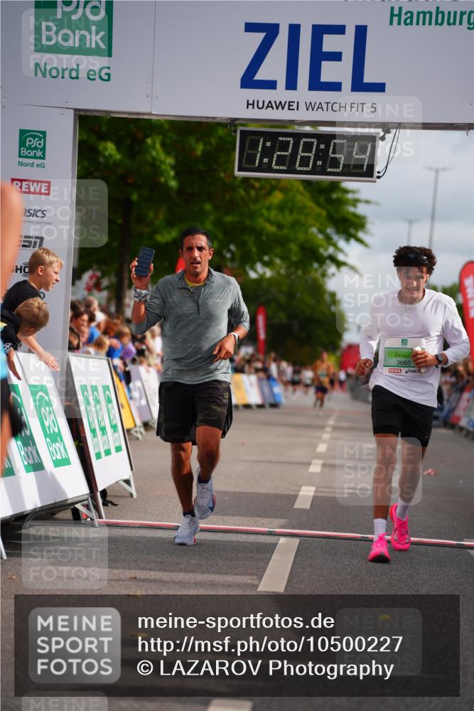 20.09.2026 - PSD Bank Halbmarathon LAZAROV Photography http://msf.ph/oto/10500227 20.09.2026 11:28:54 Ziel 1333, 1506, 2372, 2490, 3665, 4325 meine-sportfotos.de