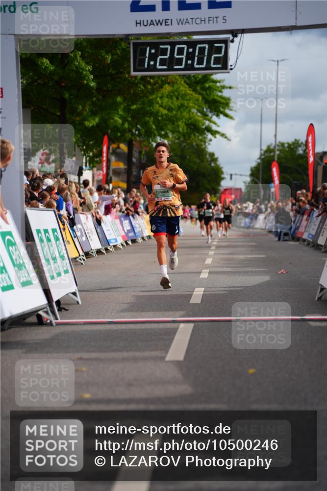 20.09.2026 - PSD Bank Halbmarathon LAZAROV Photography http://msf.ph/oto/10500246 20.09.2026 11:29:02 Ziel 1057 meine-sportfotos.de