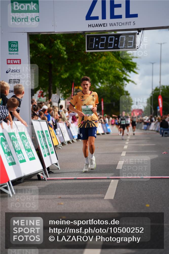 20.09.2026 - PSD Bank Halbmarathon LAZAROV Photography http://msf.ph/oto/10500252 20.09.2026 11:29:03 Ziel 1057 meine-sportfotos.de