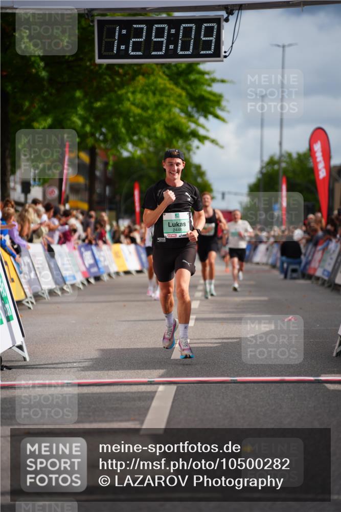 20.09.2026 - PSD Bank Halbmarathon LAZAROV Photography http://msf.ph/oto/10500282 20.09.2026 11:29:09 Ziel 1057, 2404, 2446, 2975 meine-sportfotos.de