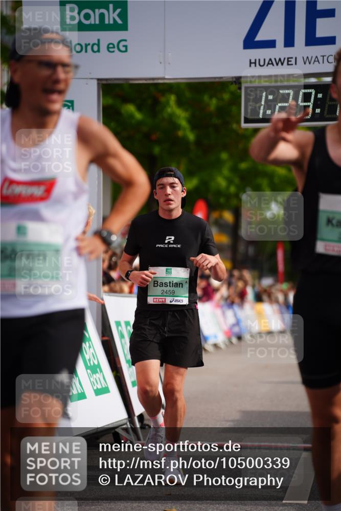 20.09.2026 - PSD Bank Halbmarathon LAZAROV Photography http://msf.ph/oto/10500339 20.09.2026 11:29:15 Ziel 1572, 2404, 2446, 2459, 2975 meine-sportfotos.de