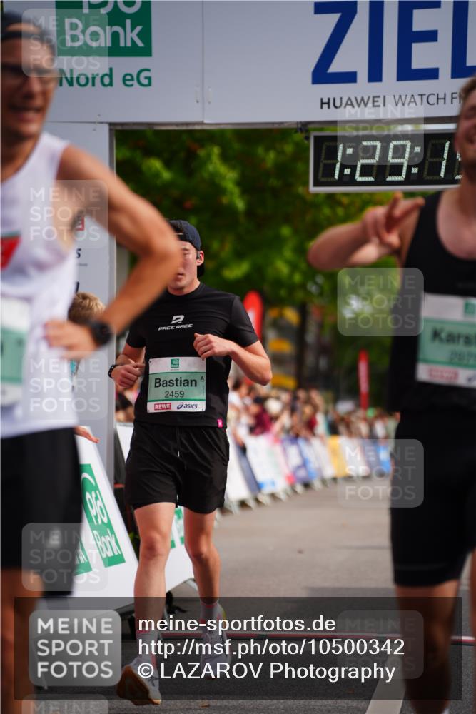 20.09.2026 - PSD Bank Halbmarathon LAZAROV Photography http://msf.ph/oto/10500342 20.09.2026 11:29:15 Ziel 1572, 2404, 2446, 2459, 2975 meine-sportfotos.de