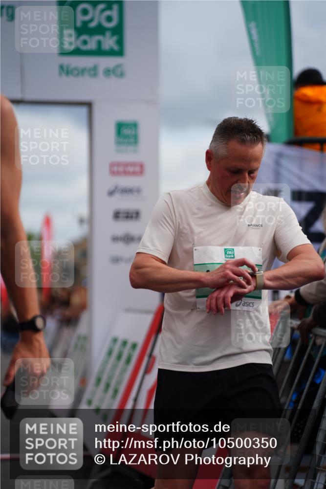 20.09.2026 - PSD Bank Halbmarathon LAZAROV Photography http://msf.ph/oto/10500350 20.09.2026 11:29:16 Ziel 1572, 2404, 2446, 2459, 2975, 4348 meine-sportfotos.de