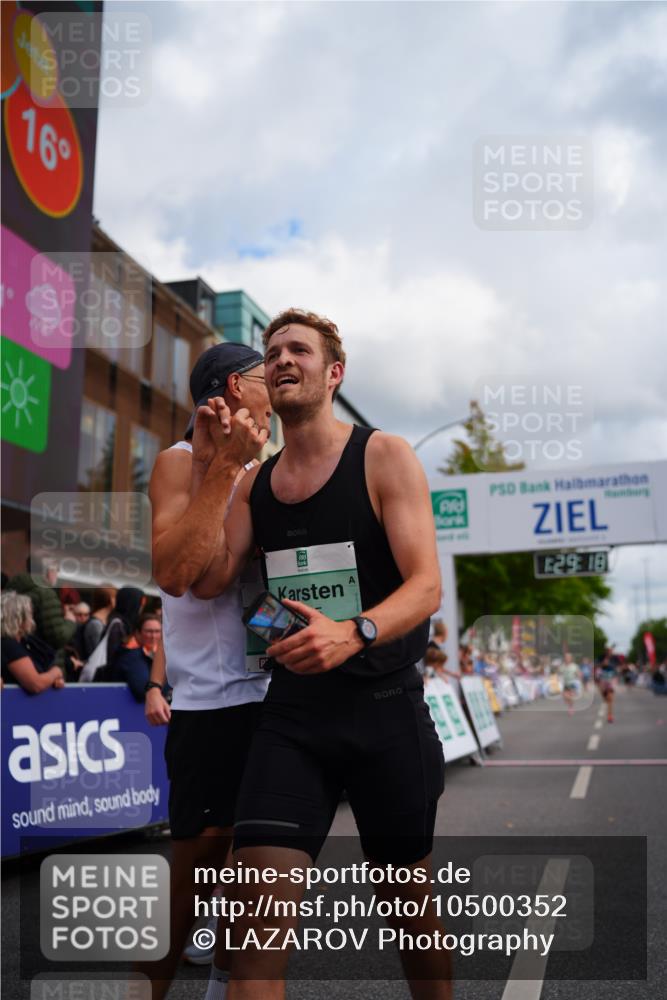 20.09.2026 - PSD Bank Halbmarathon LAZAROV Photography http://msf.ph/oto/10500352 20.09.2026 11:29:18 Ziel 1548, 1572, 2404, 2459, 2975, 4348 meine-sportfotos.de