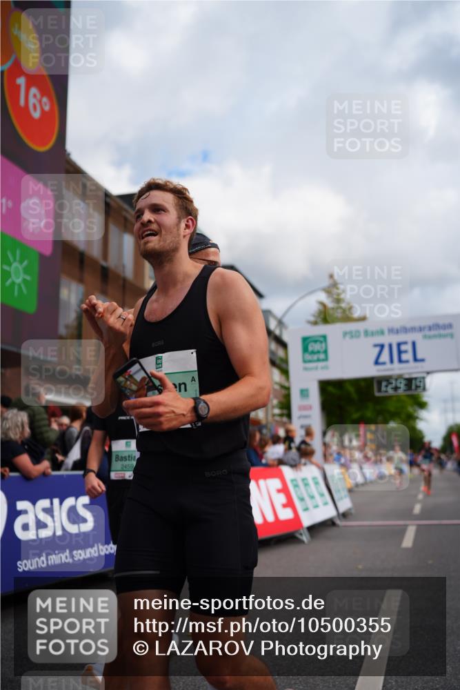 20.09.2026 - PSD Bank Halbmarathon LAZAROV Photography http://msf.ph/oto/10500355 20.09.2026 11:29:18 Ziel 1548, 1572, 2404, 2459, 2975, 4348 meine-sportfotos.de