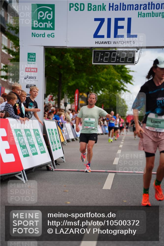 20.09.2026 - PSD Bank Halbmarathon LAZAROV Photography http://msf.ph/oto/10500372 20.09.2026 11:29:22 Ziel 1548, 1572, 2459, 4348 meine-sportfotos.de