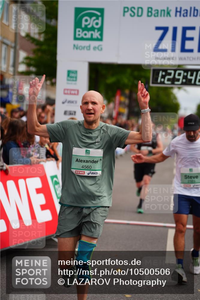 20.09.2026 - PSD Bank Halbmarathon LAZAROV Photography http://msf.ph/oto/10500506 20.09.2026 11:29:46 Ziel 2181, 2323, 3707, 3856, 4560 meine-sportfotos.de