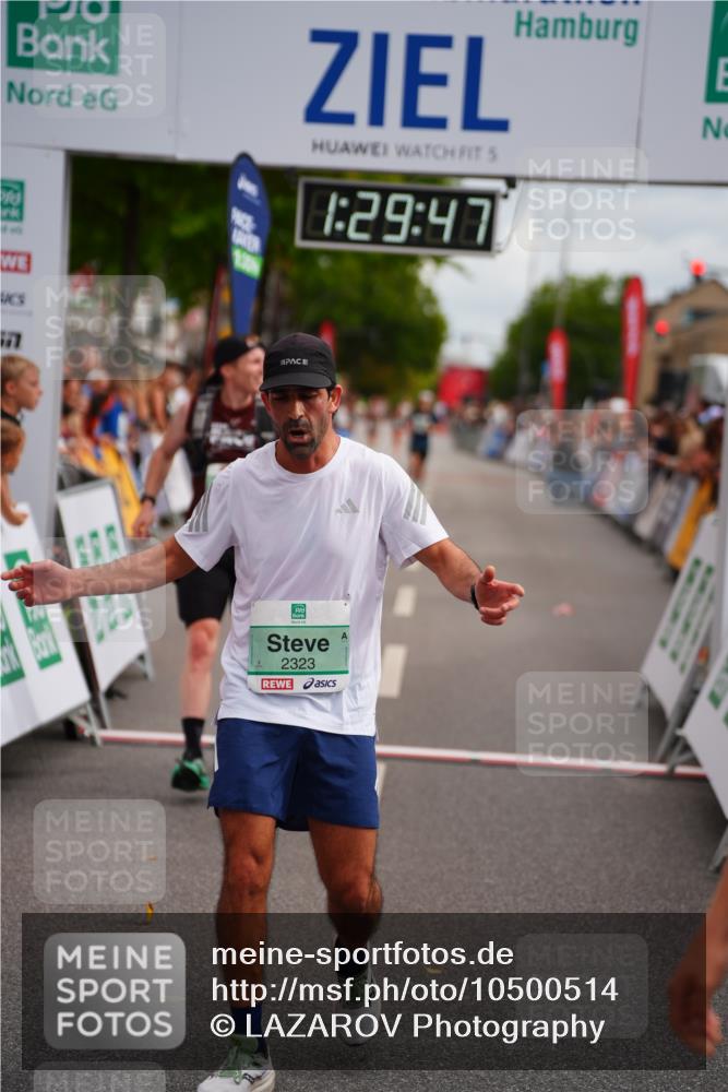 20.09.2026 - PSD Bank Halbmarathon LAZAROV Photography http://msf.ph/oto/10500514 20.09.2026 11:29:47 Ziel 2323, 3856, 4560 meine-sportfotos.de