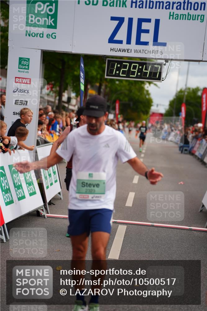 20.09.2026 - PSD Bank Halbmarathon LAZAROV Photography http://msf.ph/oto/10500517 20.09.2026 11:29:47 Ziel 2323, 3856, 4560 meine-sportfotos.de
