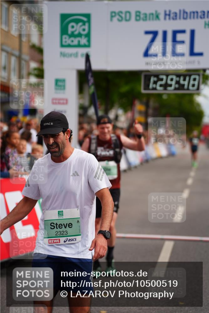 20.09.2026 - PSD Bank Halbmarathon LAZAROV Photography http://msf.ph/oto/10500519 20.09.2026 11:29:48 Ziel 2323, 3856, 4560 meine-sportfotos.de
